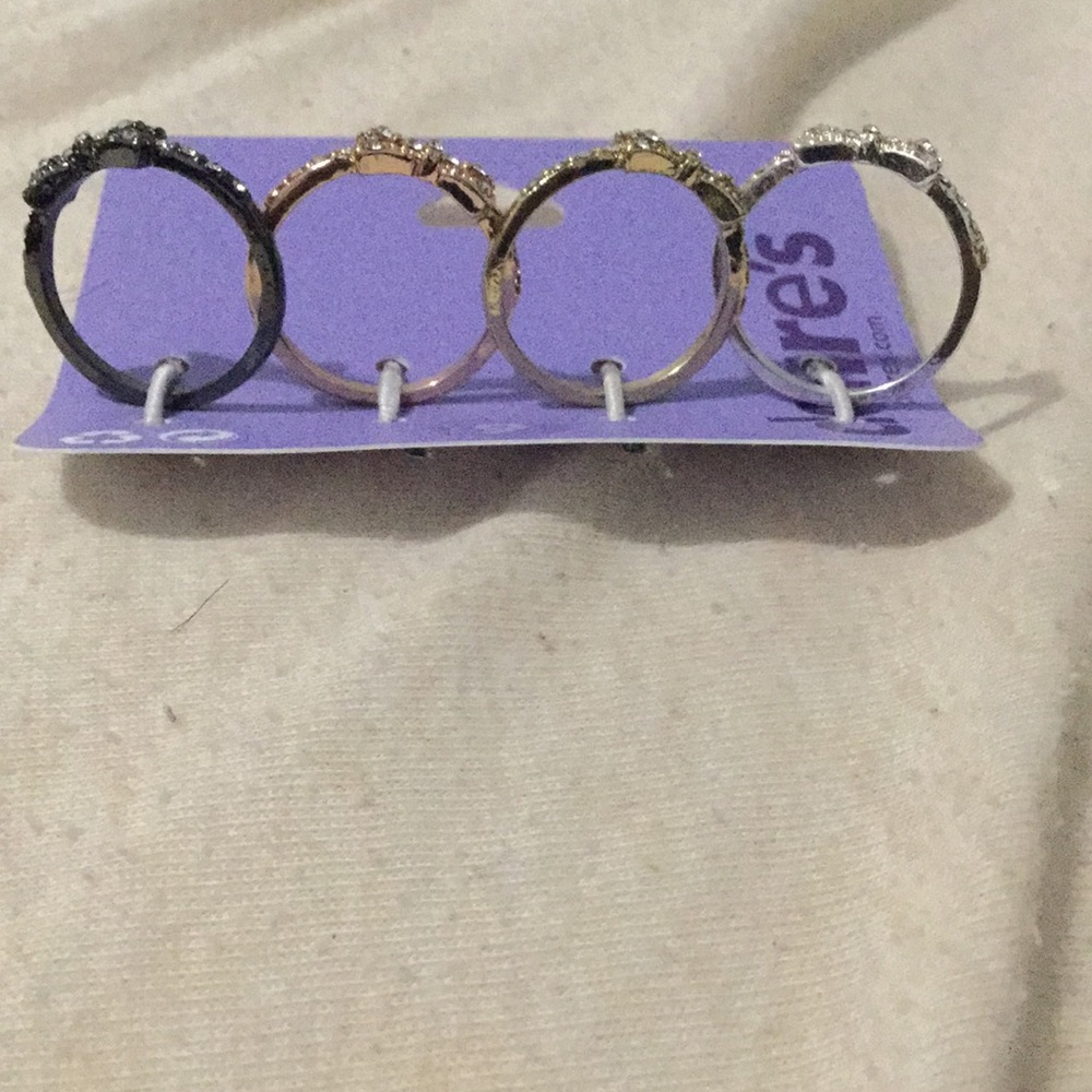 Claire’s 4pc Rings - Picture 4 of 4